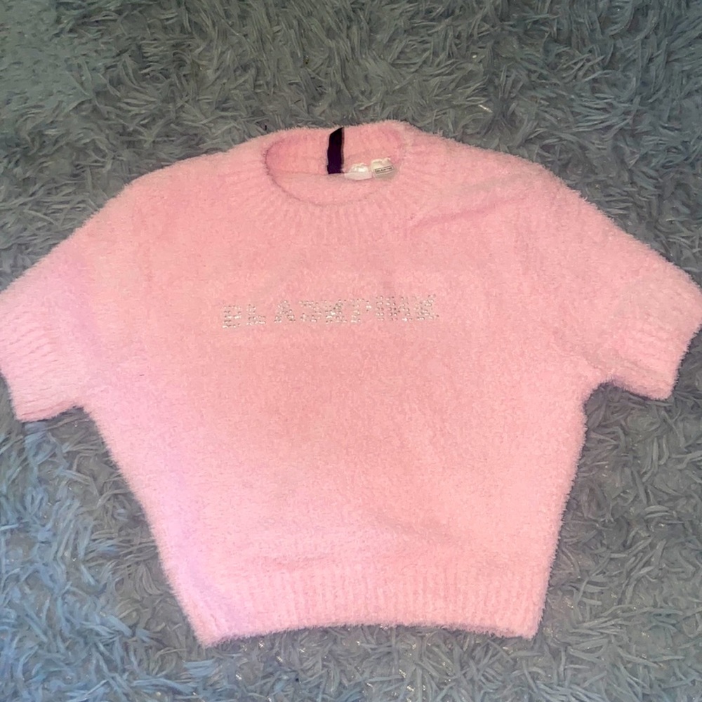 Pink crop top for sale!!! Still in brand new condition. Very soft and stretchy.